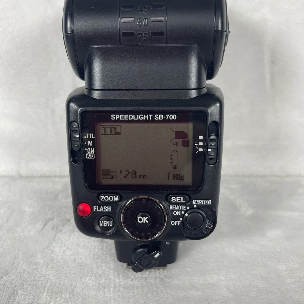 Nikon Speedlight SB-700 Auto Focus Shoe Mount Filters Diffuser Case Stand Manual
